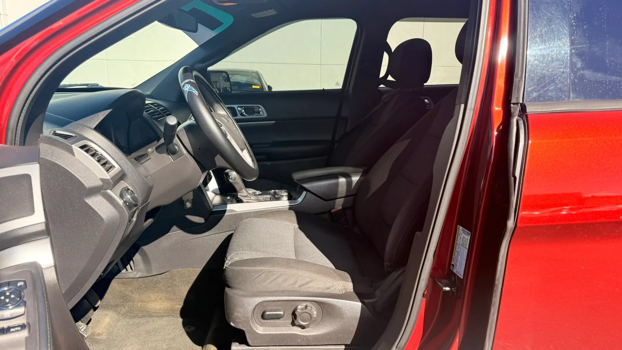 Used 2014 Ford Explorer XLT w/ Equipment Group 201A AWD/4WD image 12