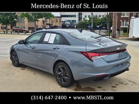 Used 2022 Hyundai Elantra SEL w/ Preferred Accessory Package FWD image 4