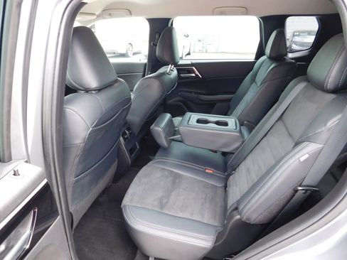 Used 2023 Mitsubishi Outlander SE FWD image 12