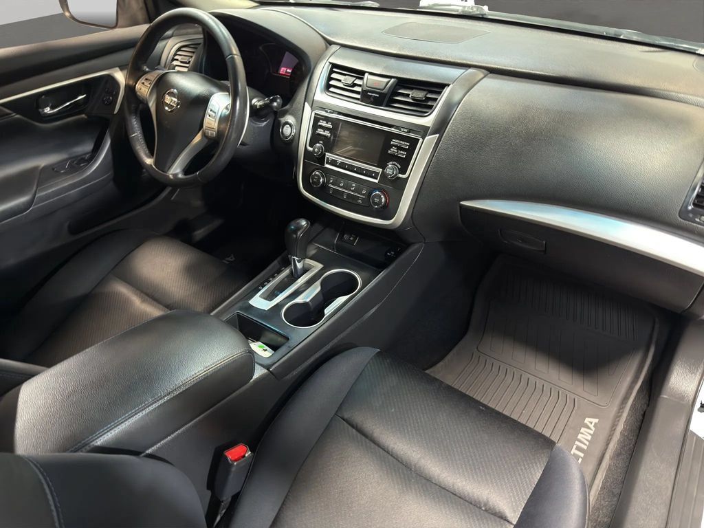 Used 2017 Nissan Altima 2.5 SR w/ Midnight Edition Package FWD image 19