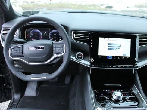 Used 2022 Jeep Wagoneer Series III w/ Flexible Seating Group image 20