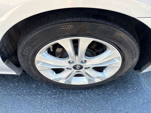 Used 2012 Hyundai Sonata Limited w/ Navigation Pkg FWD image 12