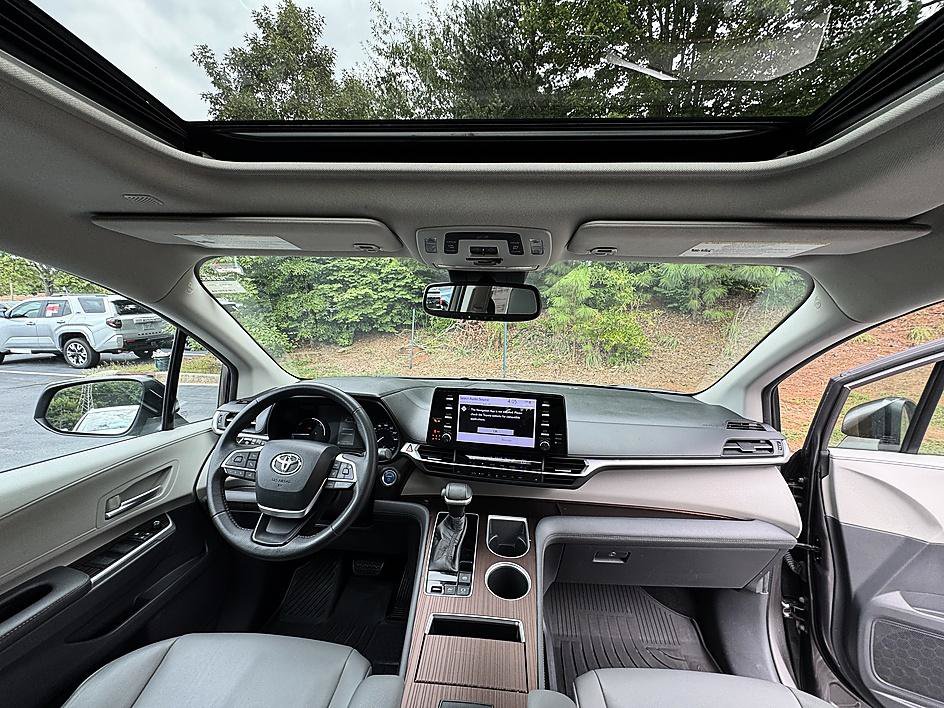 Certified 2022 Toyota Sienna XLE FWD image 22