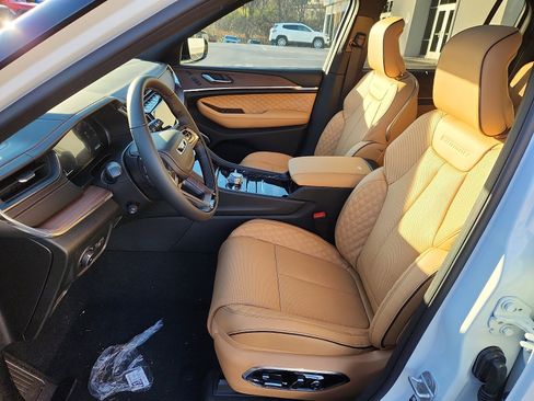 New 2025 Jeep Grand Cherokee Summit w/ Obsidian Package image 8