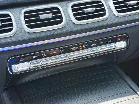 Certified 2024 Mercedes-Benz GLS 450 4MATIC image 19