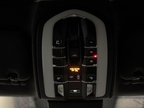 Used 2014 Porsche Cayenne GTS AWD/4WD image 23