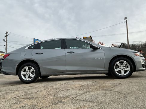 Used 2024 Chevrolet Malibu LT image 3