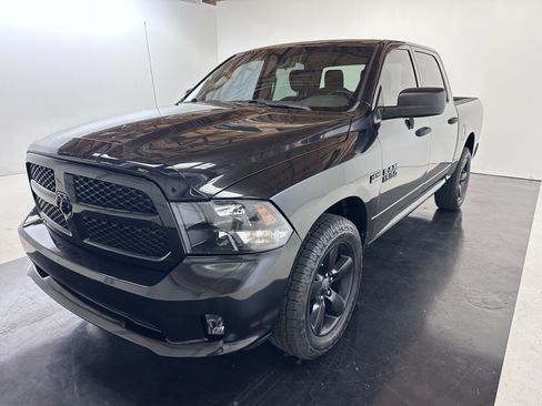 Used 2017 RAM 1500 Express w/ Black Ram 1500 Express Group image 6