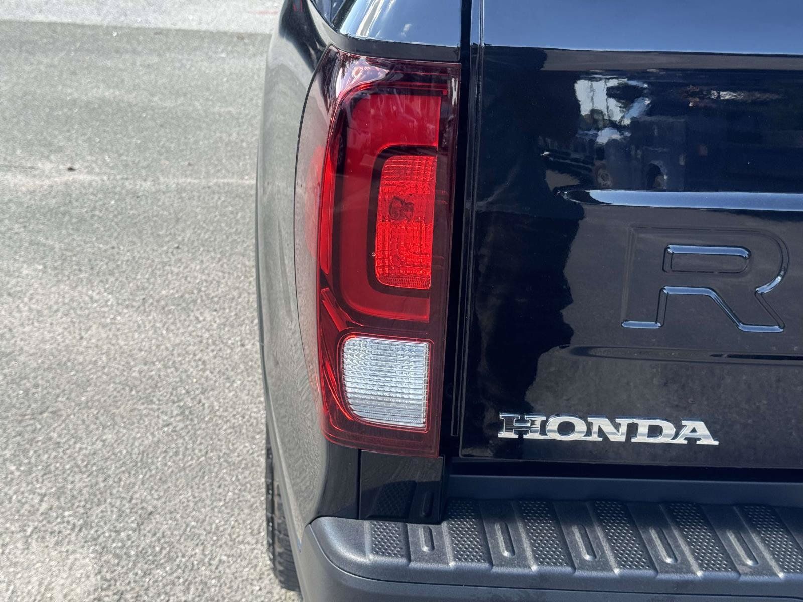 Used 2025 Honda Ridgeline Black Edition image 10
