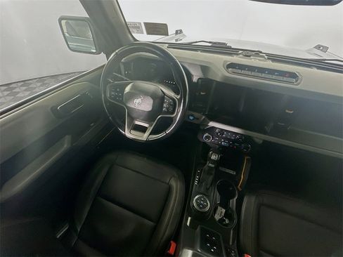 Used 2021 Ford Bronco Badlands image 9