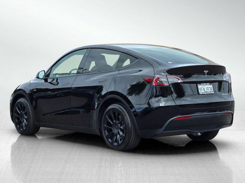Used 2023 Tesla Model Y Long Range AWD/4WD image 7