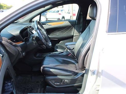 Used 2017 Lincoln MKC Select w/ Lincoln MKC Climate Package AWD/4WD image 12