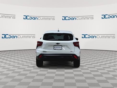 New 2026 Chevrolet Trax RS w/ Sunroof Package image 7