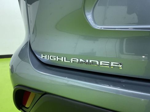 Used 2023 Toyota Highlander XLE image 13
