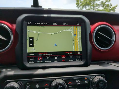 Used 2022 Jeep Wrangler Unlimited Rubicon w/ LED Lighting Group AWD/4WD image 18