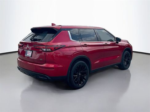 Used 2023 Mitsubishi Outlander SE image 7