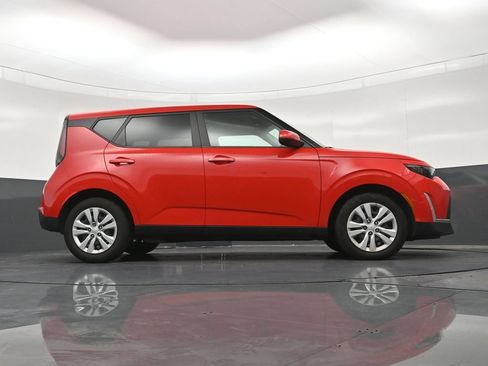 Used 2023 Kia Soul LX FWD image 28