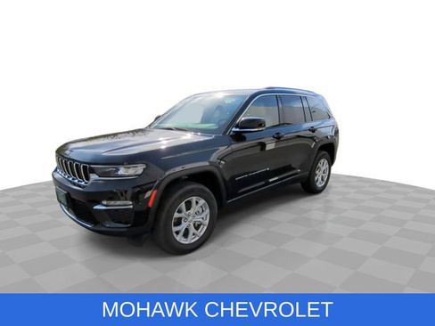 Used 2023 Jeep Grand Cherokee Limited AWD/4WD image 4