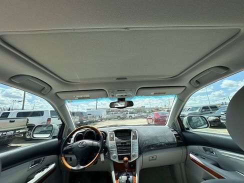 Used 2005 Lexus RX 330 w/ Premium Pkg FWD image 36
