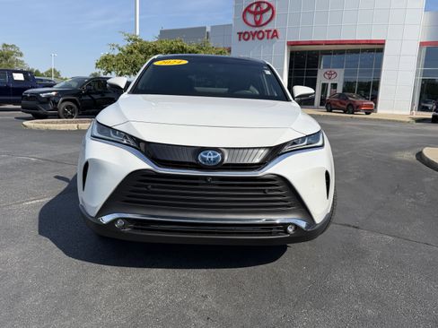 Used 2024 Toyota Venza Limited AWD/4WD image 2
