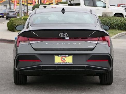 New 2025 Hyundai Elantra SEL image 4