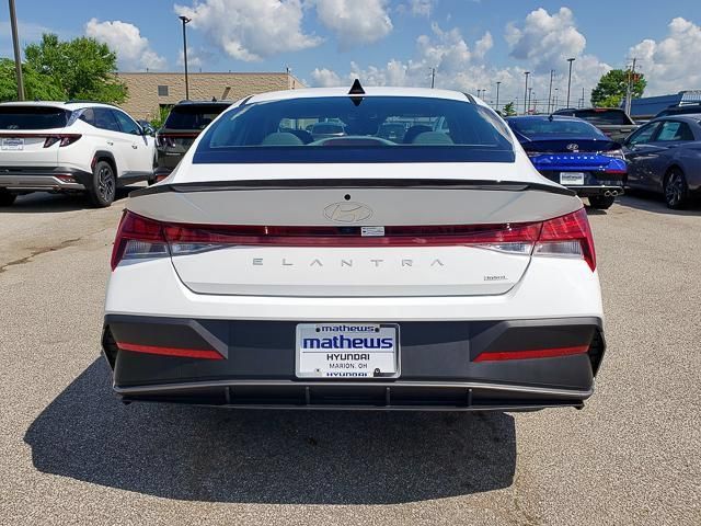 New 2025 Hyundai Elantra SEL FWD image 4