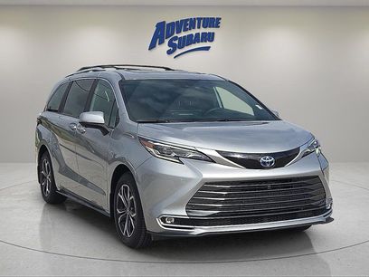 Used 2025 Toyota Sienna Platinum