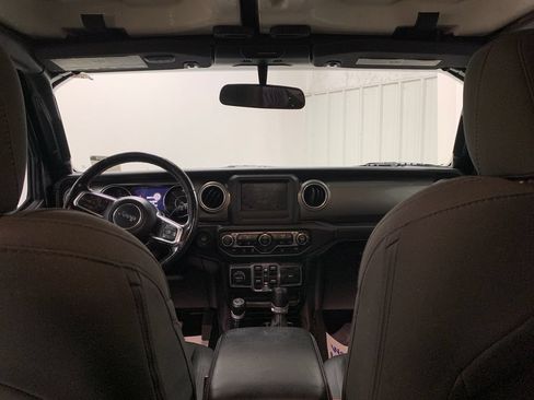Used 2019 Jeep Wrangler Unlimited Sahara w/ Cold Weather Group AWD/4WD image 18