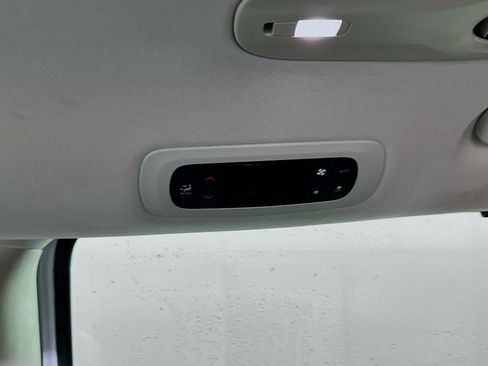 Certified 2024 Chrysler Pacifica Touring-L image 35