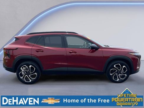 Used 2024 Chevrolet Trax RS w/ Sunroof Package FWD image 7