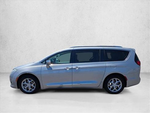 Used 2019 Chrysler Pacifica Limited FWD image 9