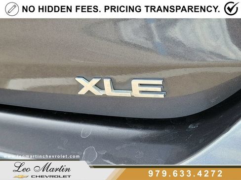 Used 2023 Toyota Highlander XLE FWD image 6