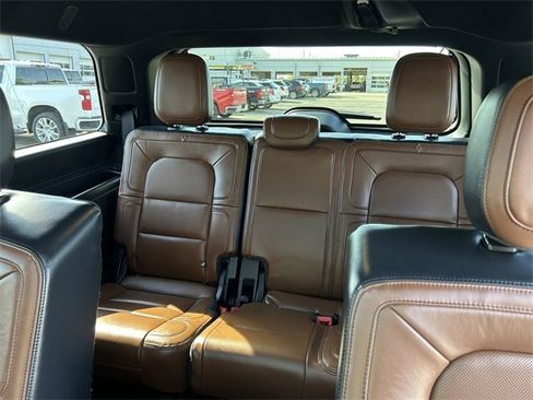 Used 2022 Lincoln Navigator Reserve image 13