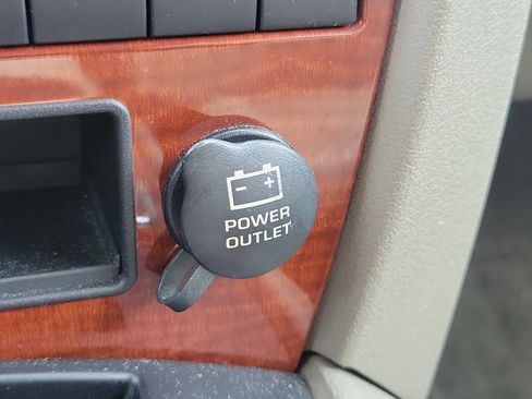 Used 2005 Jeep Grand Cherokee Limited image 27