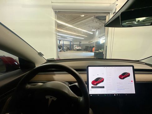 Used 2021 Tesla Model 3 Performance image 7