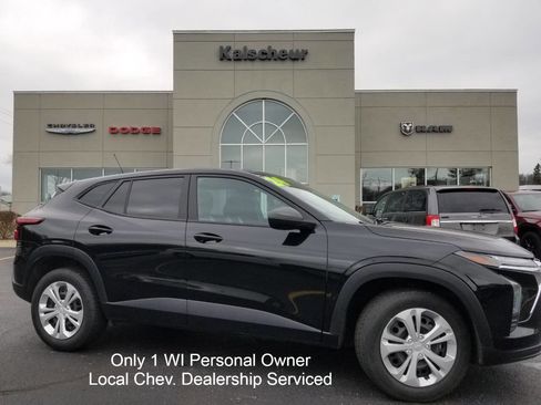 Used 2024 Chevrolet Trax LS FWD image 1