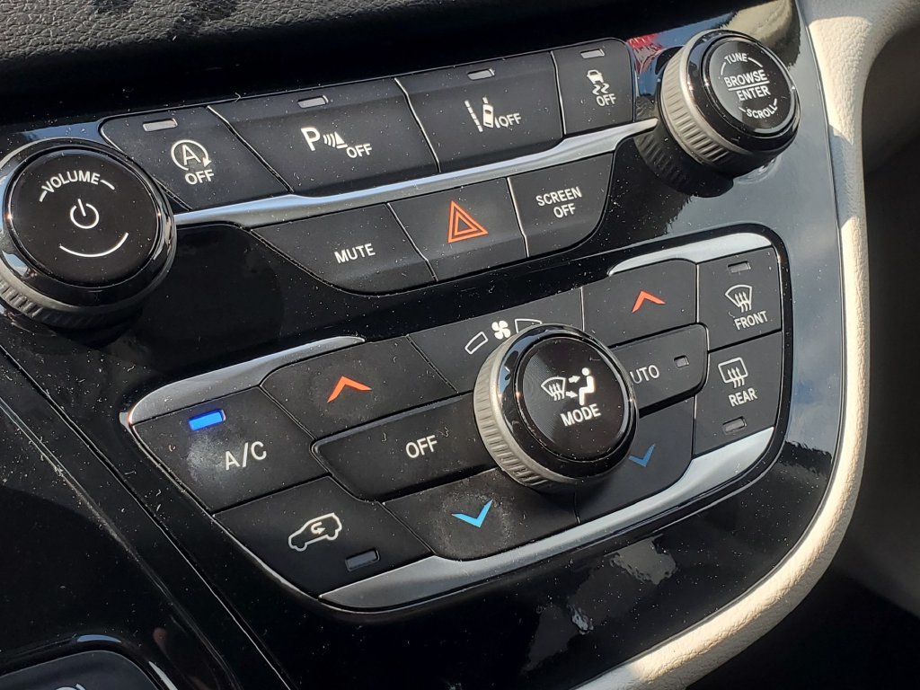 Used 2024 Chrysler Pacifica Touring-L FWD image 20