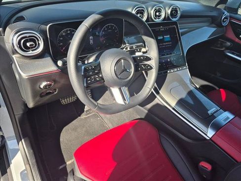Used 2025 Mercedes-Benz GLC 300 4MATIC image 9