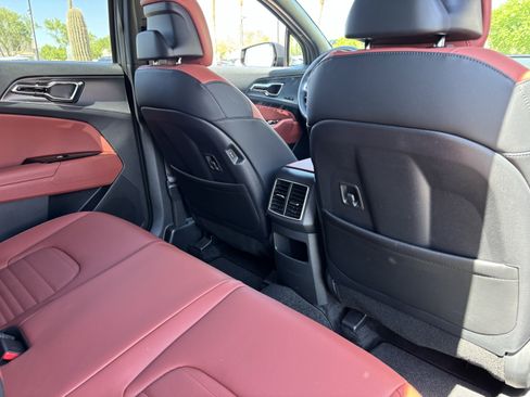 Certified 2025 Kia Sportage SX Prestige AWD/4WD image 11
