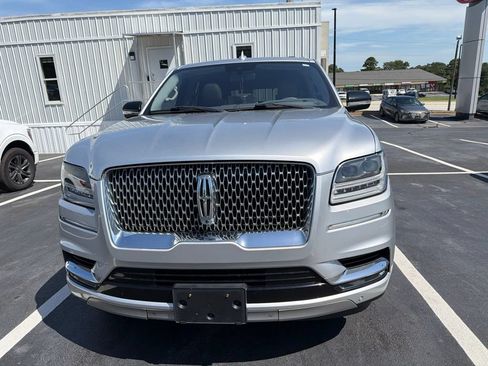 Used 2018 Lincoln Navigator Select w/ Technology Package AWD/4WD image 2