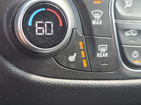 Used 2018 Chevrolet Equinox LT FWD image 4
