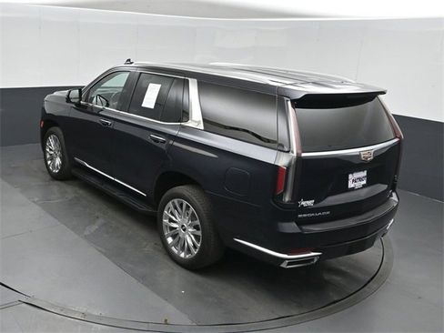Used 2022 Cadillac Escalade Premium Luxury image 35