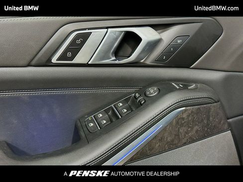 Used 2025 BMW X5 xDrive50e image 3