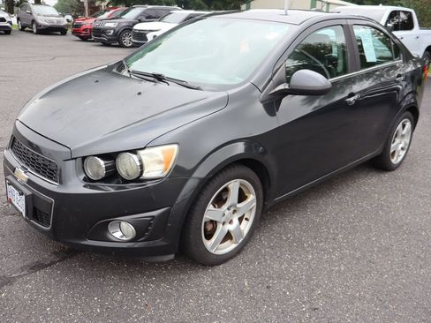 Used 2015 Chevrolet Sonic LTZ FWD image 2