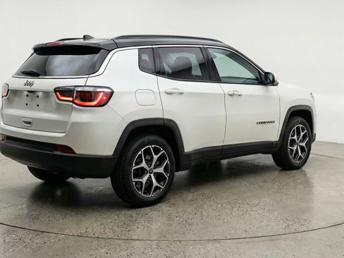 Used 2025 Jeep Compass Limited AWD/4WD image 9