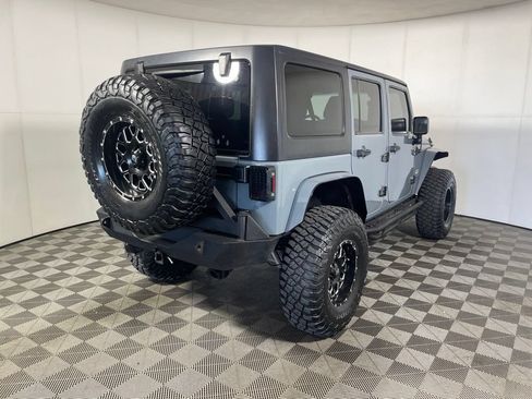 Used 2015 Jeep Wrangler Unlimited Sahara w/ Connectivity Group AWD/4WD image 7