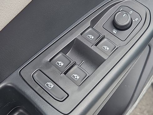 New 2025 Volkswagen Taos S image 7