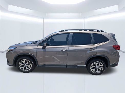 Used 2023 Subaru Forester Premium AWD/4WD image 9