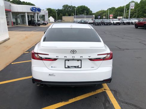 Certified 2025 Toyota Camry SE image 6