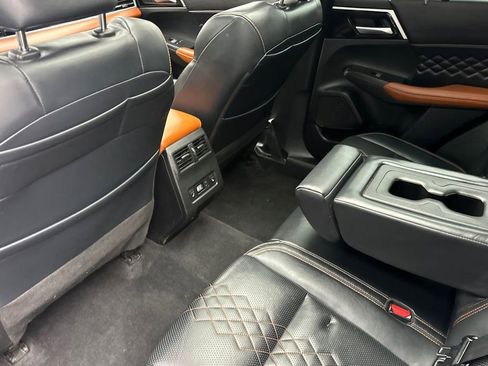 Used 2023 Mitsubishi Outlander SEL image 15